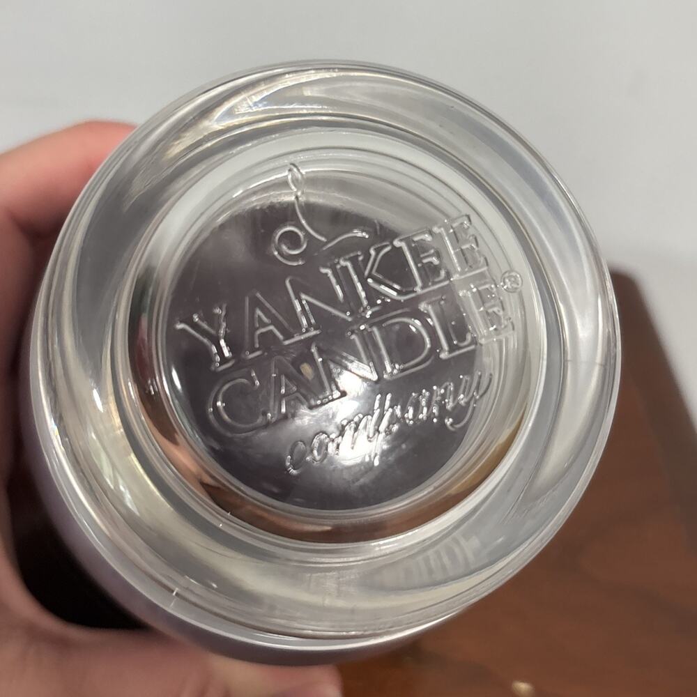 YANKEE CANDLE Lilac Blossom Medium Black Band Jar - VTG Unburned New 14.5oz - Picture 5 of 7